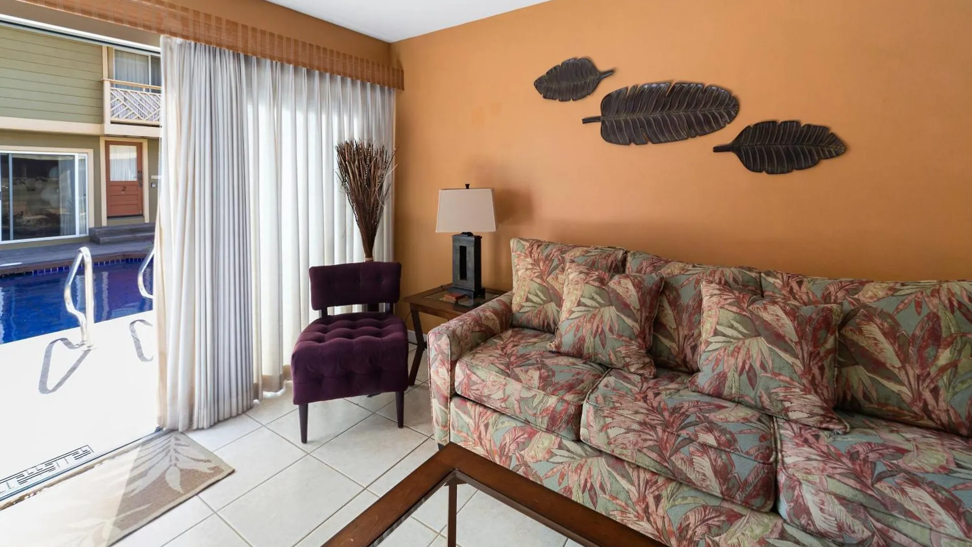 Gardenia Suite, 1 Bedroom, Sleeps 4, Pool & Bbq, Pre-Renovation Summer Sale