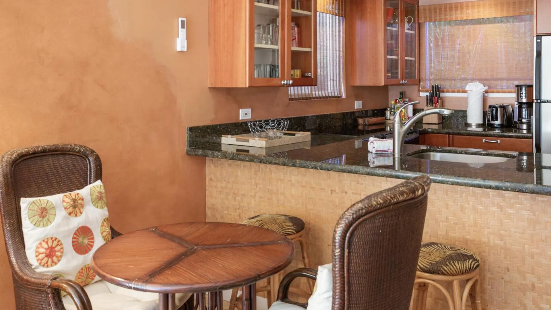 Lejlighed Orchid Suite, 1 Bedroom, Sleeps 4, Pool & Bbq, Pre-Renovation Summer Sale Kihei
