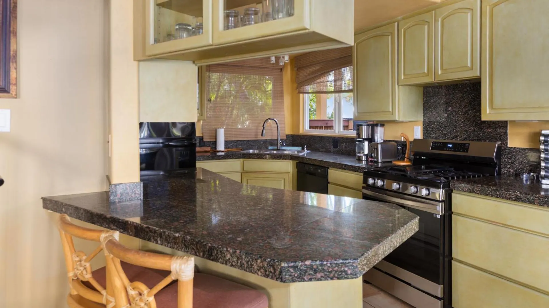 Plumeria Suite, 2-bedroom In A Boutique Property, Sleeps 6 Kihei