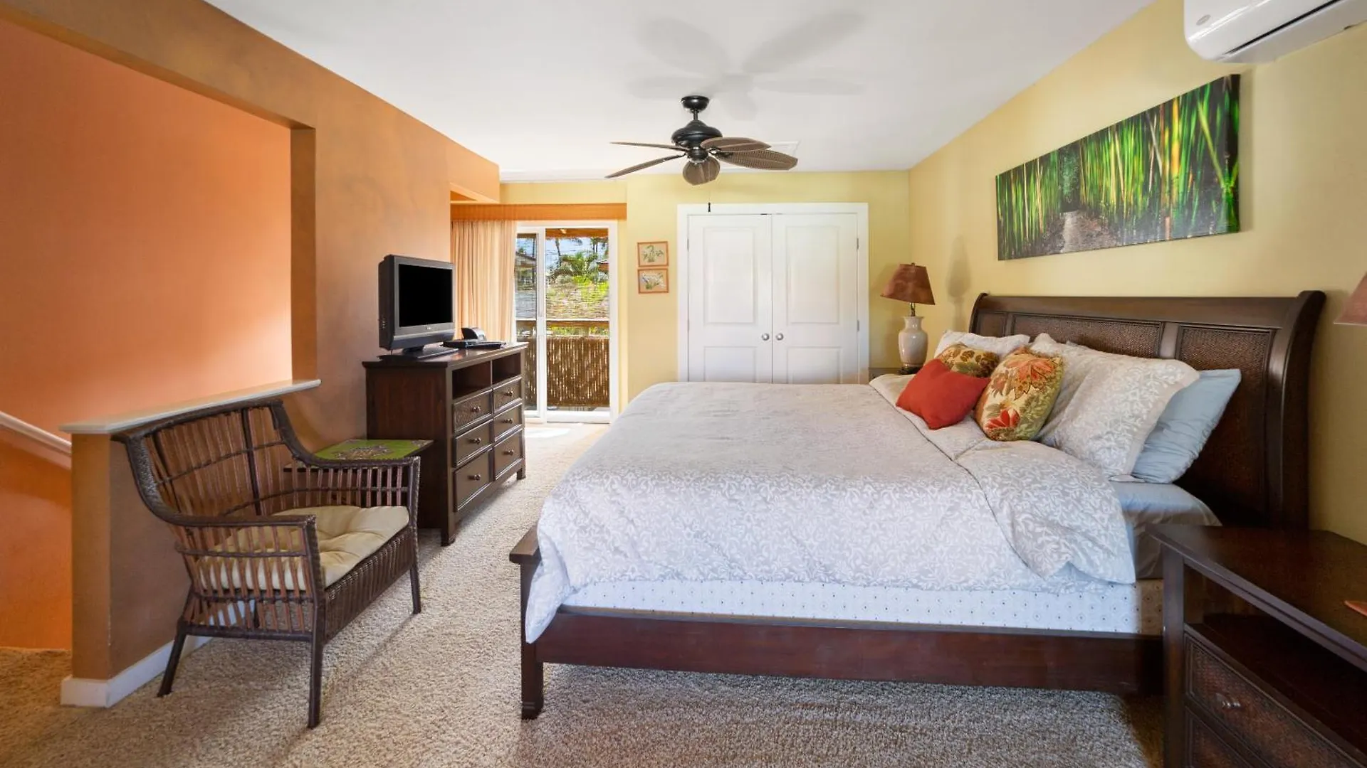 Gardenia Suite, 1 Bedroom, Sleeps 4, Pool & Bbq, Pre-Renovation Summer Sale