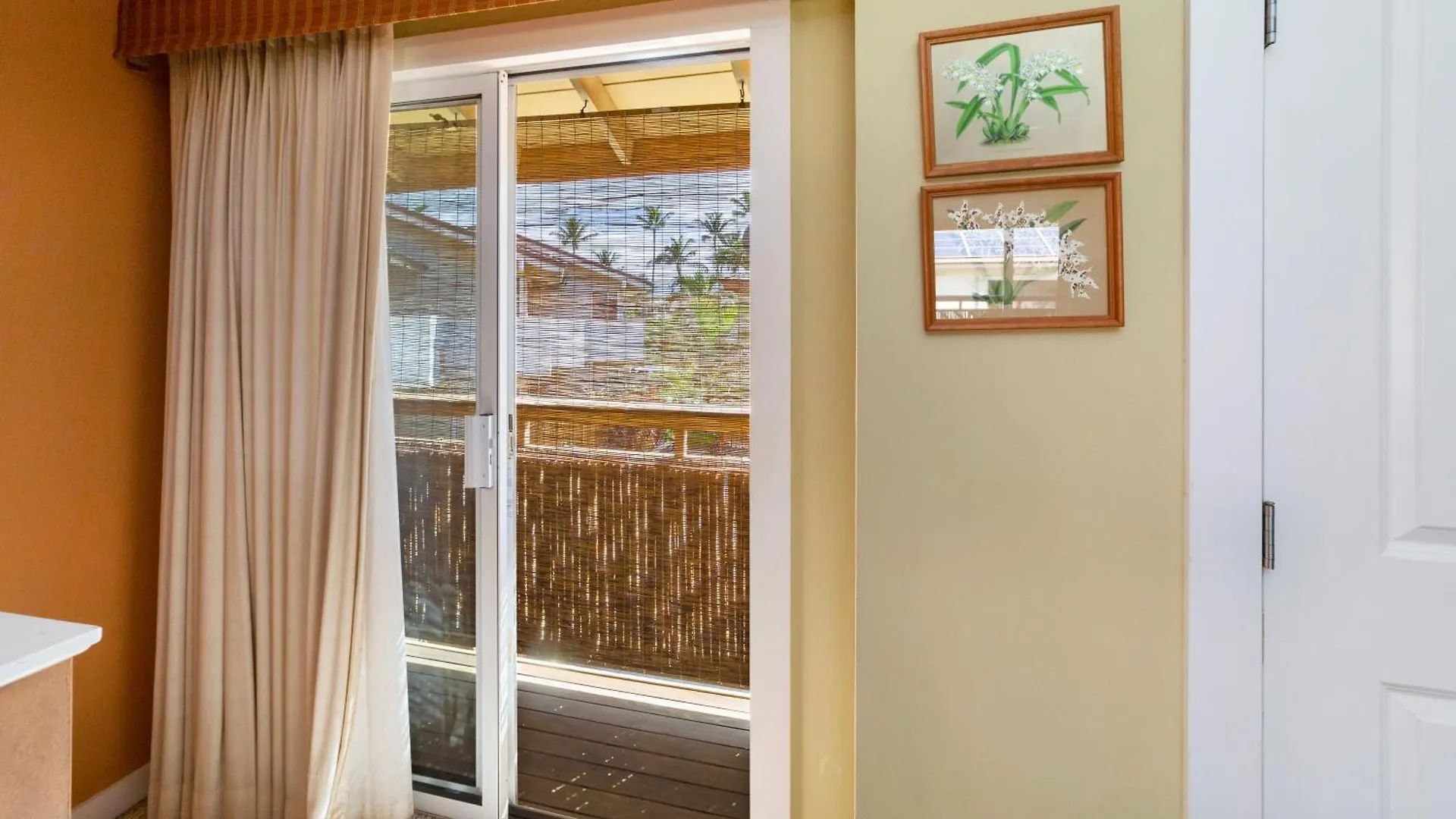Daire Gardenia Suite, 1 Bedroom, Sleeps 4, Pool & Bbq, Pre-Renovation Summer Sale *