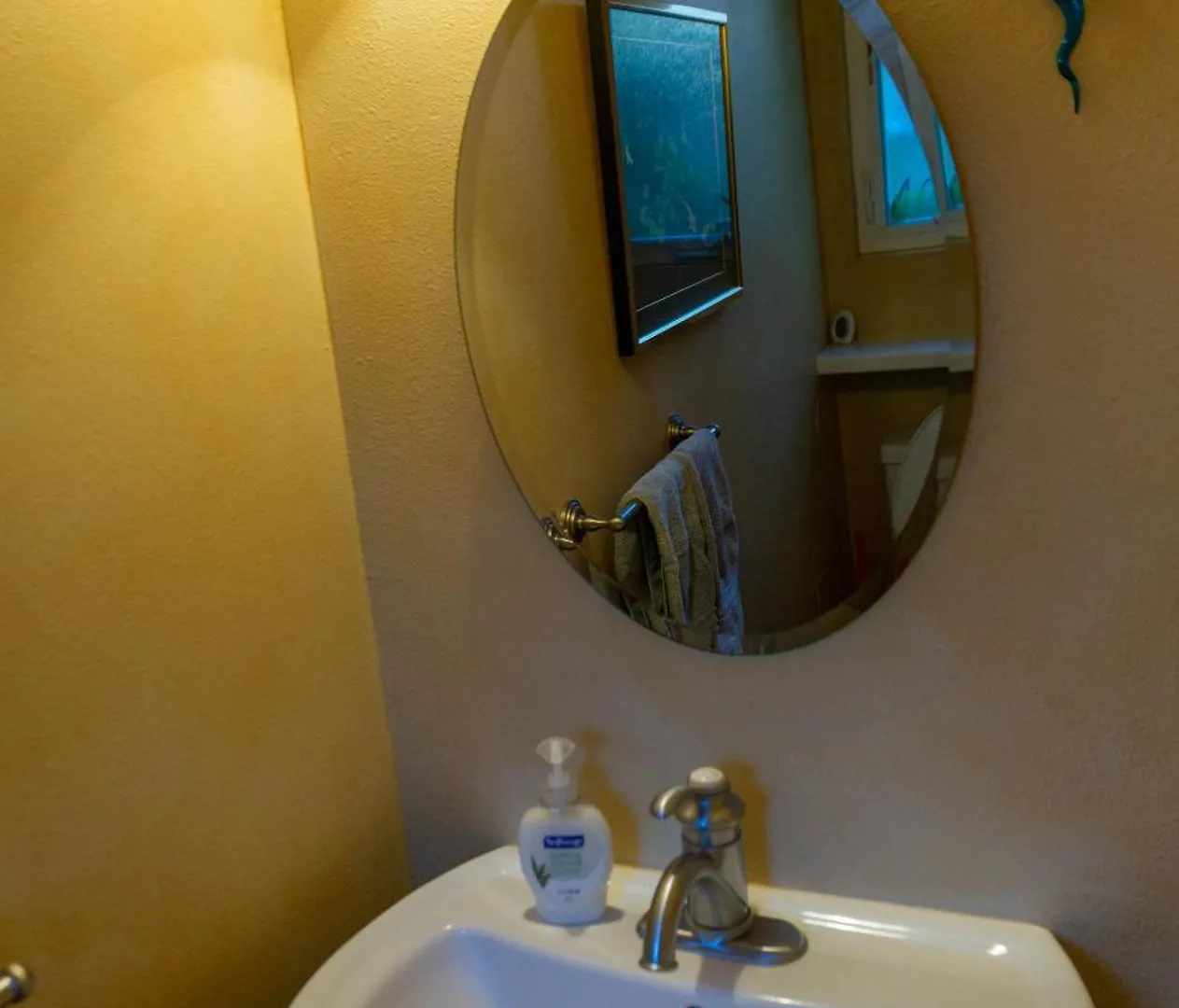 Orchid Suite, 1 Bedroom, Sleeps 4, Pool & Bbq, Pre-Renovation Summer Sale *