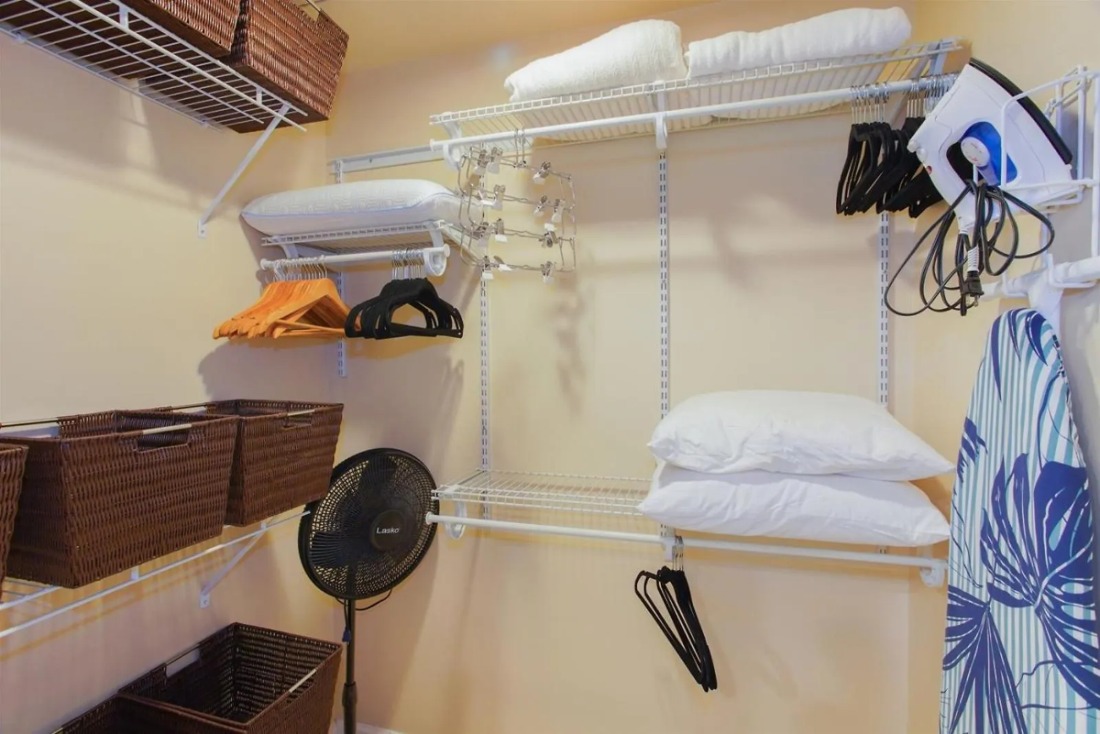 1722 Ridge Apartment
