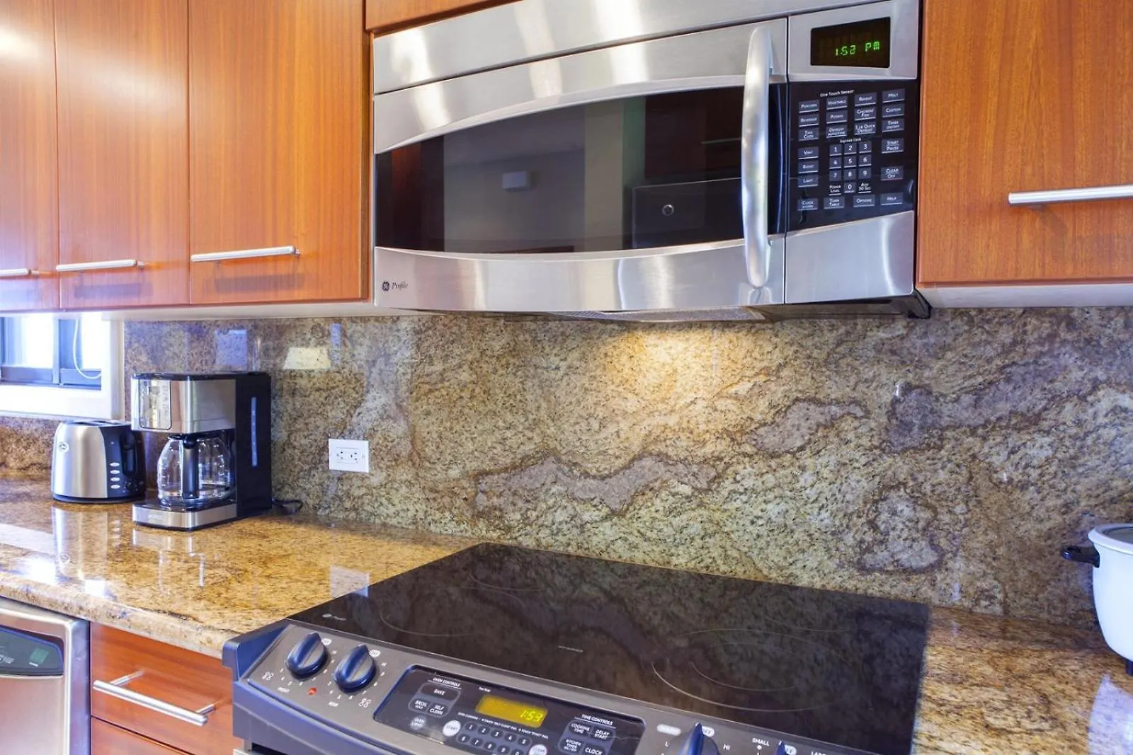 1915 Ridge Apartment
