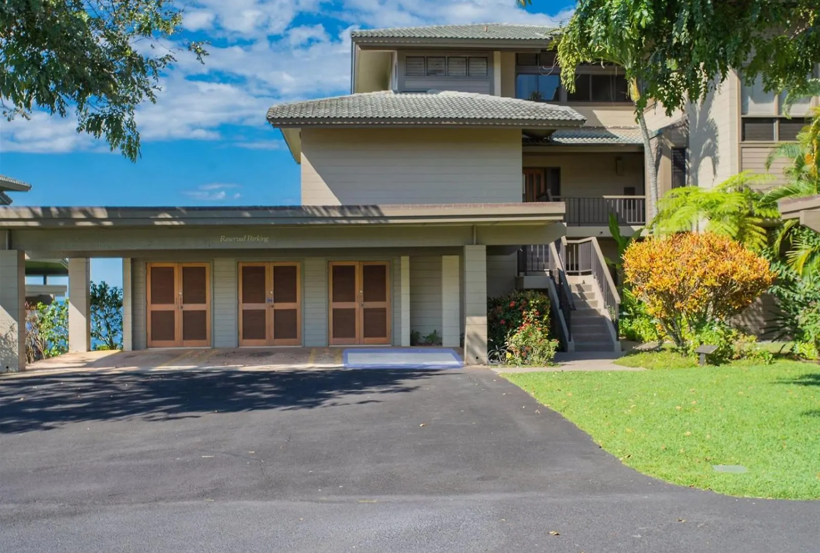 1623 Ridge Apartment