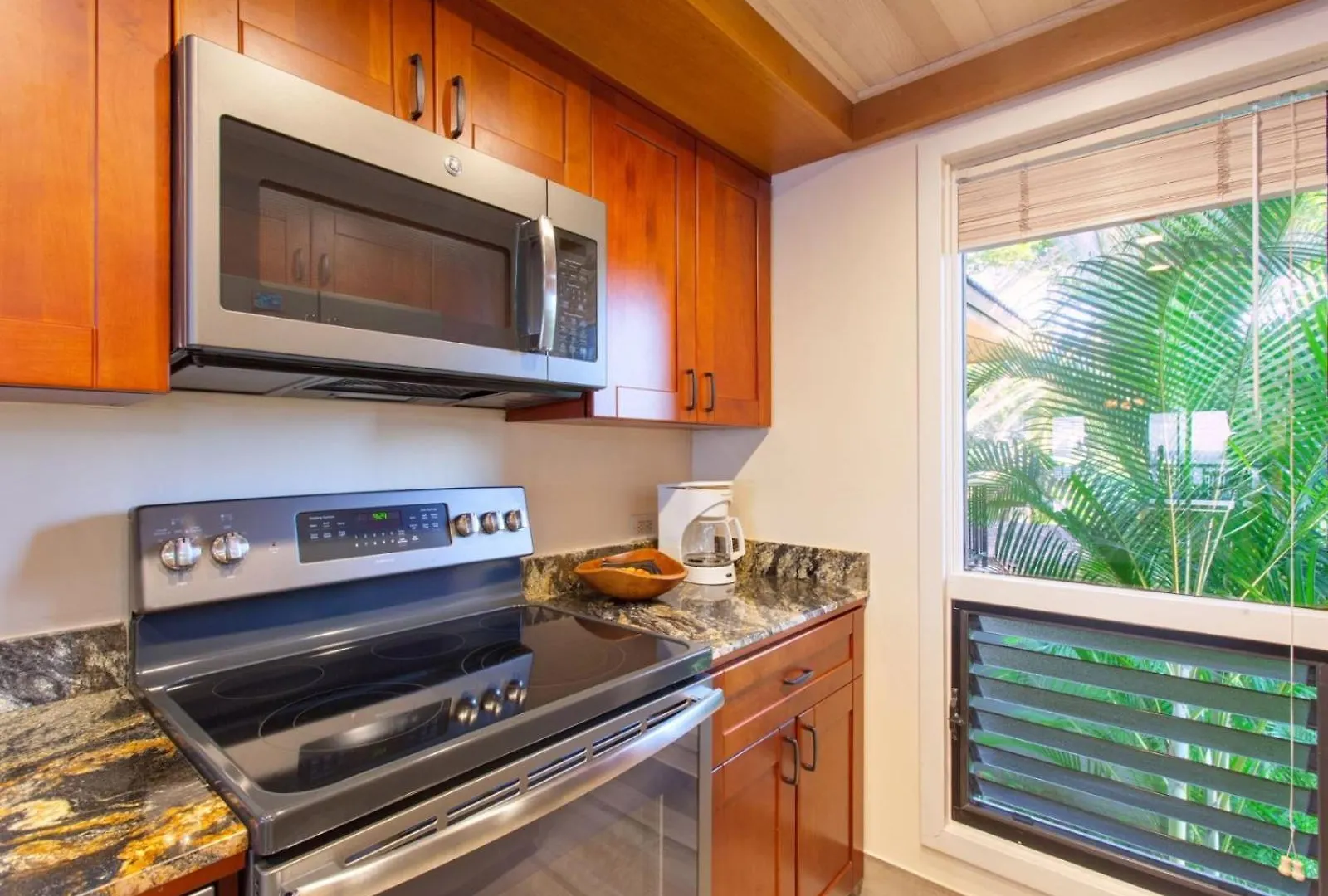 1623 Ridge * Kahana