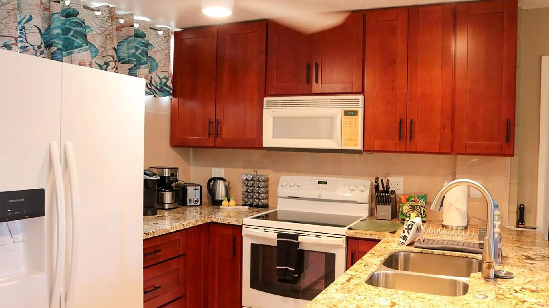Haleakala Shores A-302 - Stunning Ocean View Holiday home *