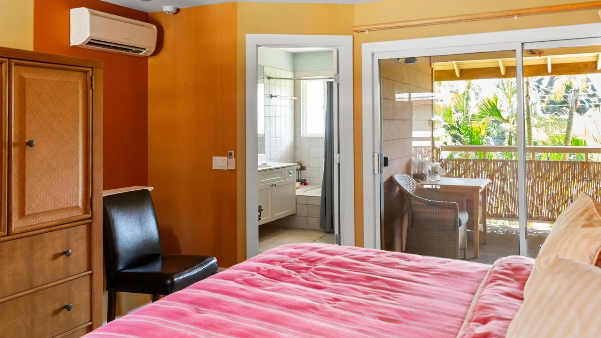 Studio Condo In Boutique Property With Mini Kitchen, Pool And Bbq דירה *