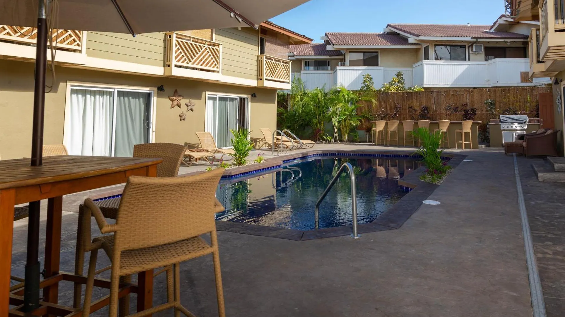 Lotus Suite, 1 Bedroom, Sleeps 4, Pool & Bbq, Pre-Renovation Summer Sale * Кихей
