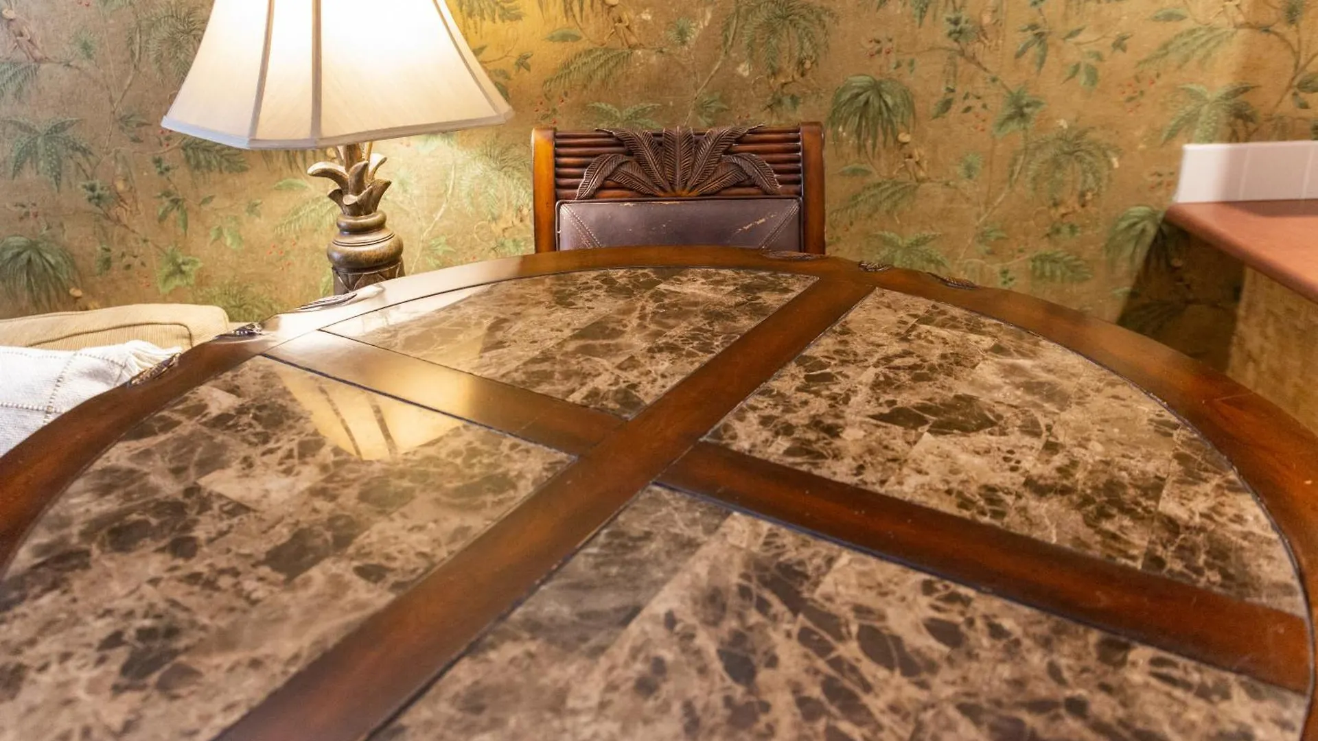 Lotus Suite, 1 Bedroom, Sleeps 4, Pool & Bbq, Pre-Renovation Summer Sale * Кихей