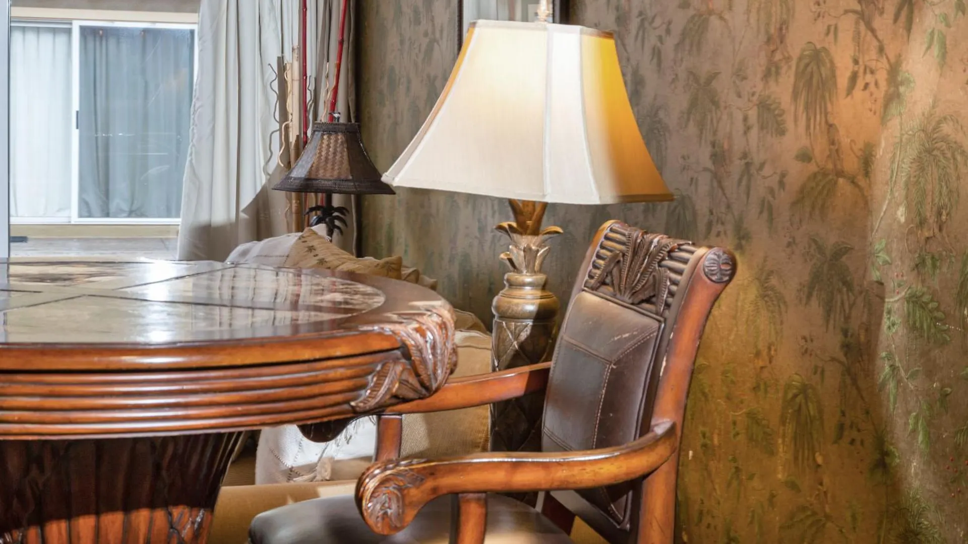 Lotus Suite, 1 Bedroom, Sleeps 4, Pool & Bbq, Pre-Renovation Summer Sale Апартаменты Кихей
