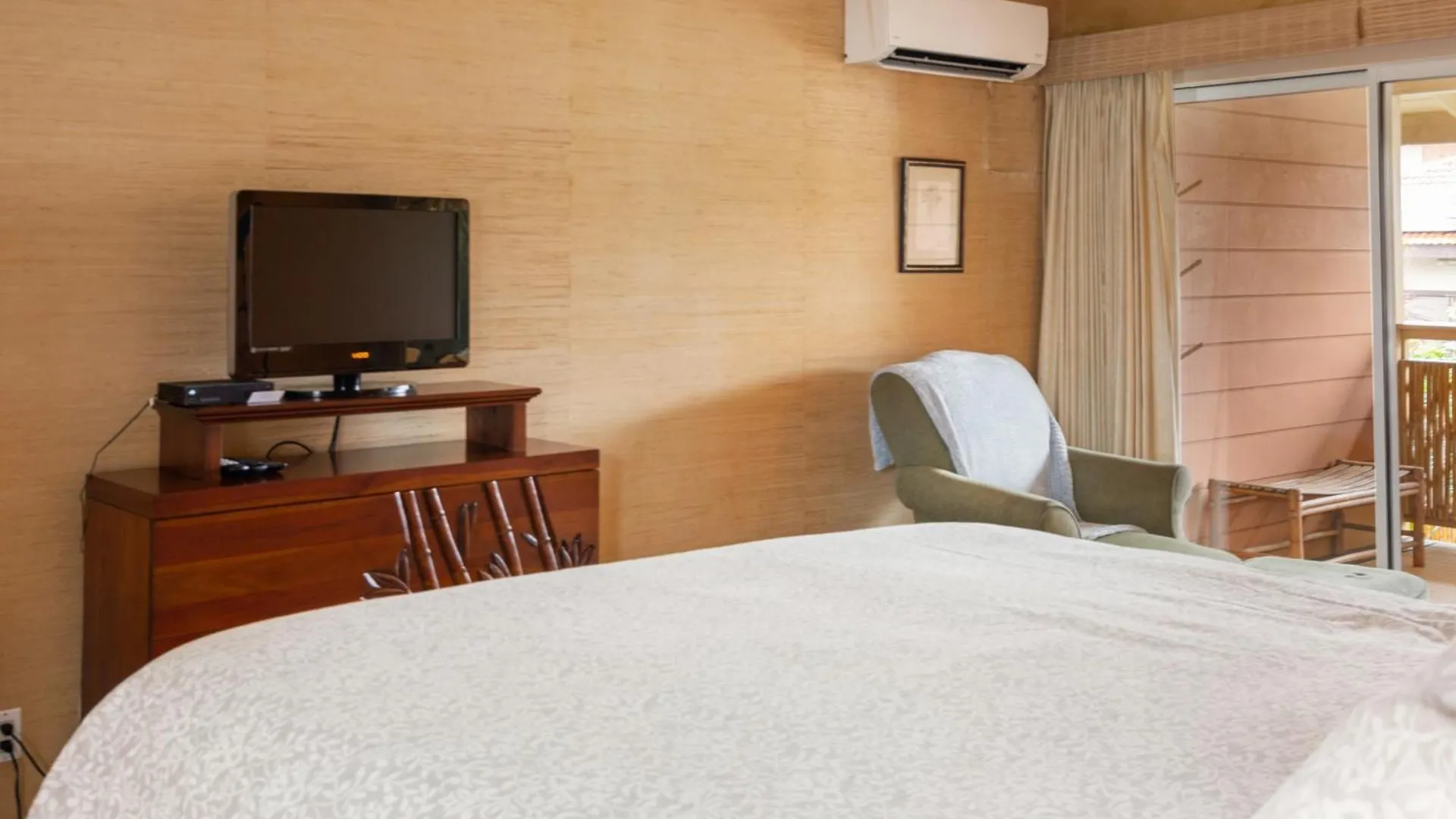 Lotus Suite, 1 Bedroom, Sleeps 4, Pool & Bbq, Pre-Renovation Summer Sale * Кихей