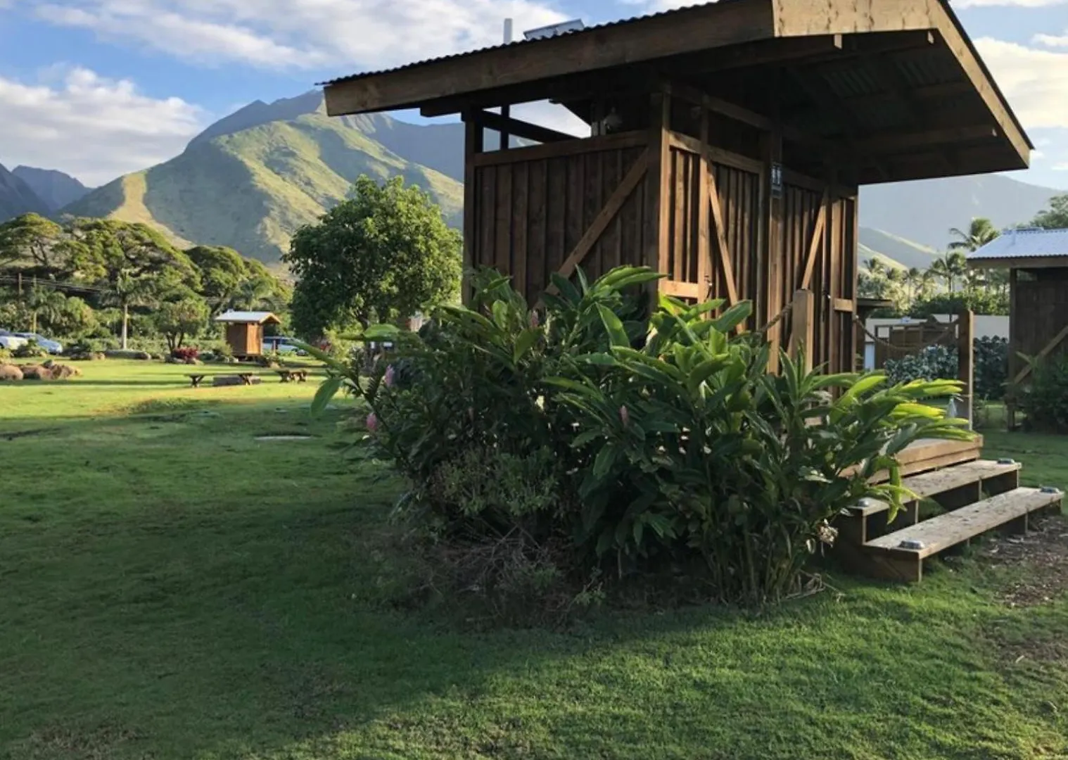 Luxury tent Embark On A Journey Through Maui With Aloha Glamp's Jeep And Rooftop Tent Allows To Discover Diverse Campgrounds, Unveiling The Island's Beauty From Unique Perspectives Each Day *
