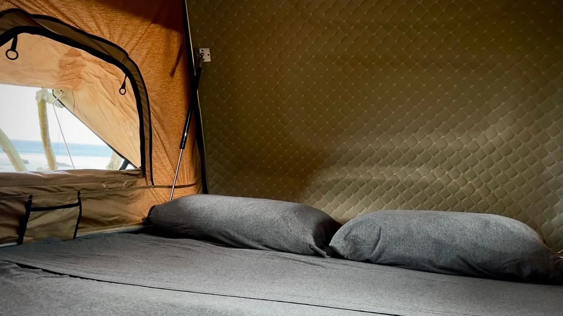 Embark On A Journey Through Maui With Aloha Glamp's Jeep And Rooftop Tent Allows To Discover Diverse Campgrounds, Unveiling The Island's Beauty From Unique Perspectives Each Day Luxury tent Paia