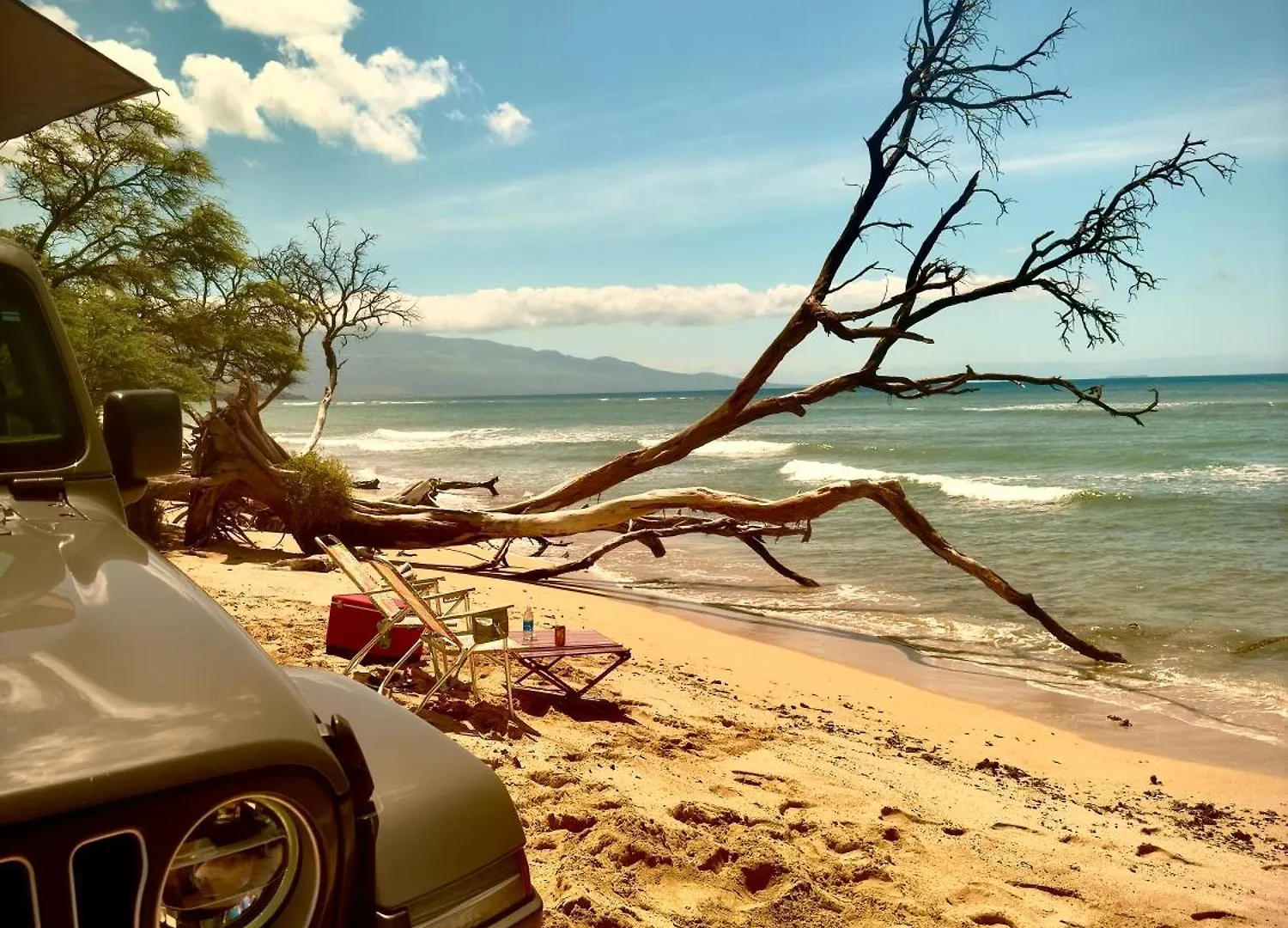 Embark On A Journey Through Maui With Aloha Glamp's Jeep And Rooftop Tent Allows To Discover Diverse Campgrounds, Unveiling The Island's Beauty From Unique Perspectives Each Day *