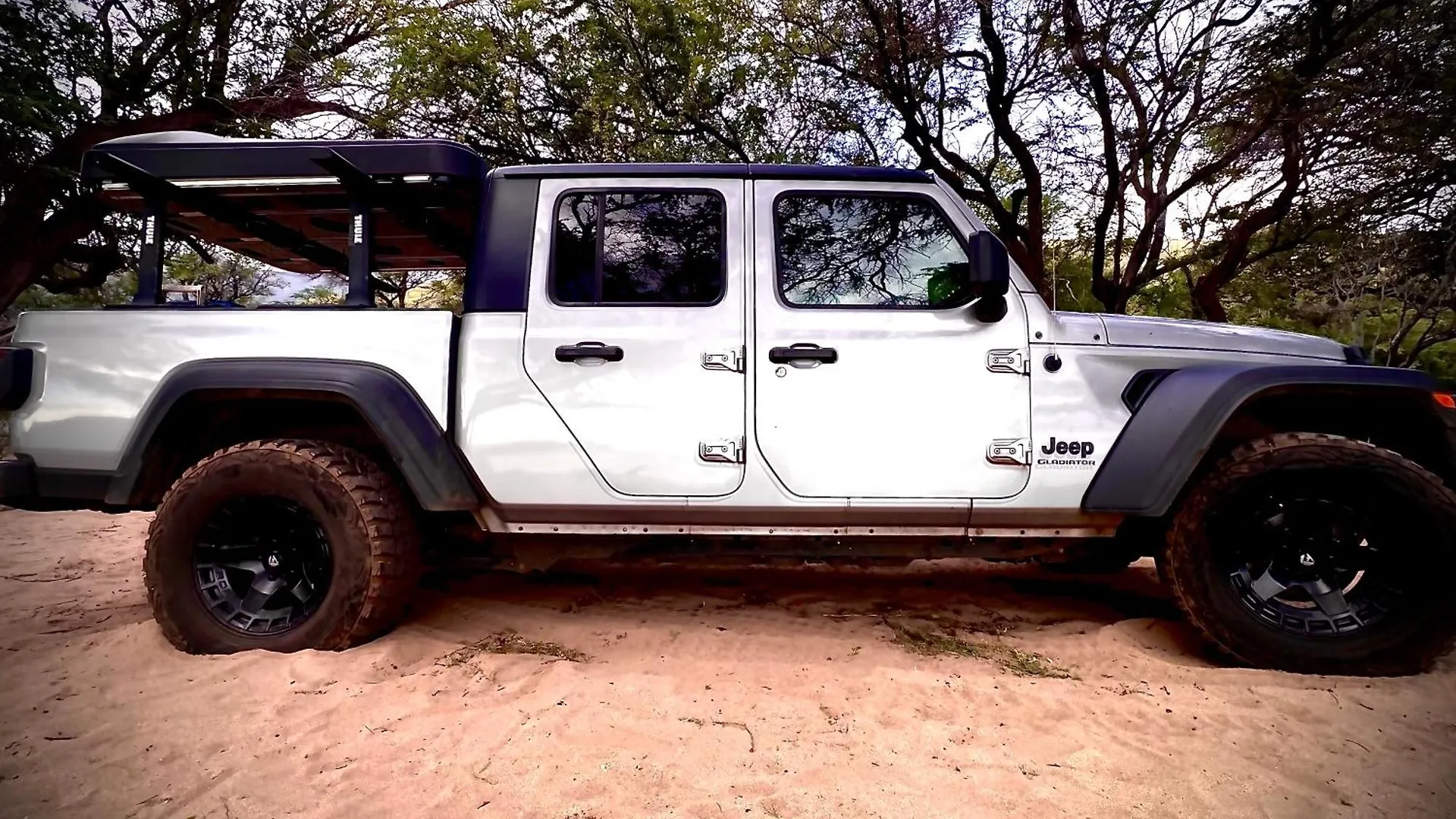 Luxury tent Embark On A Journey Through Maui With Aloha Glamp's Jeep And Rooftop Tent Allows To Discover Diverse Campgrounds, Unveiling The Island's Beauty From Unique Perspectives Each Day