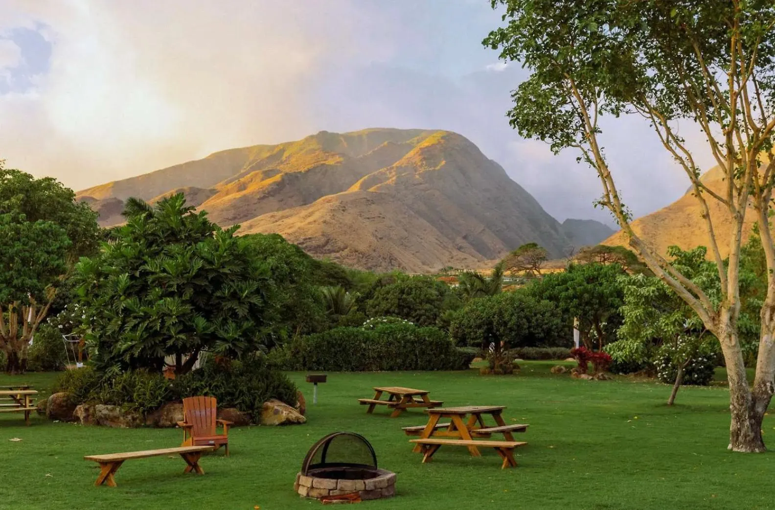 Embark On A Journey Through Maui With Aloha Glamp's Jeep And Rooftop Tent Allows To Discover Diverse Campgrounds, Unveiling The Island's Beauty From Unique Perspectives Each Day *
