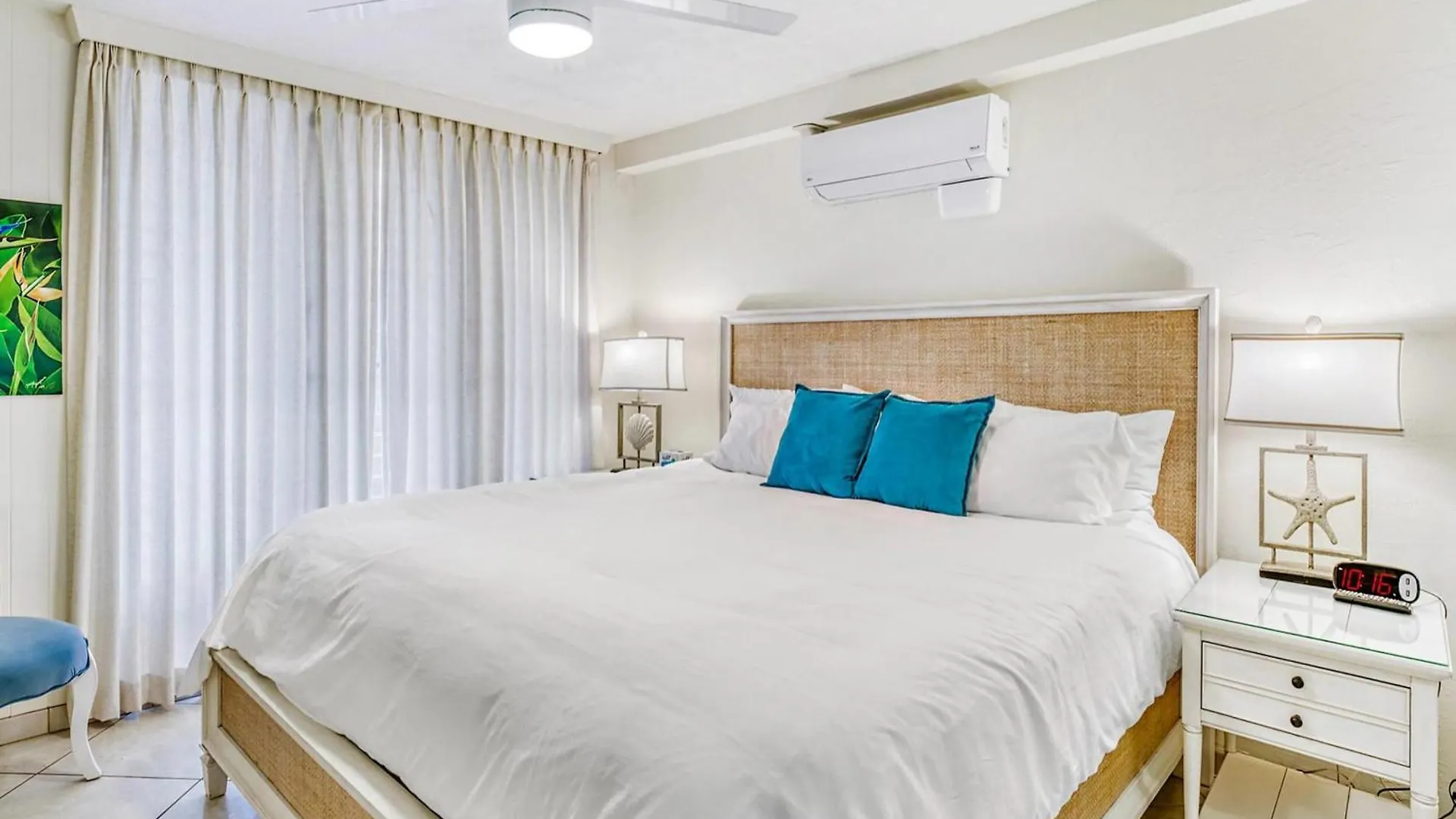 Punahoa 201, Beautiful Renovation, Split Ac