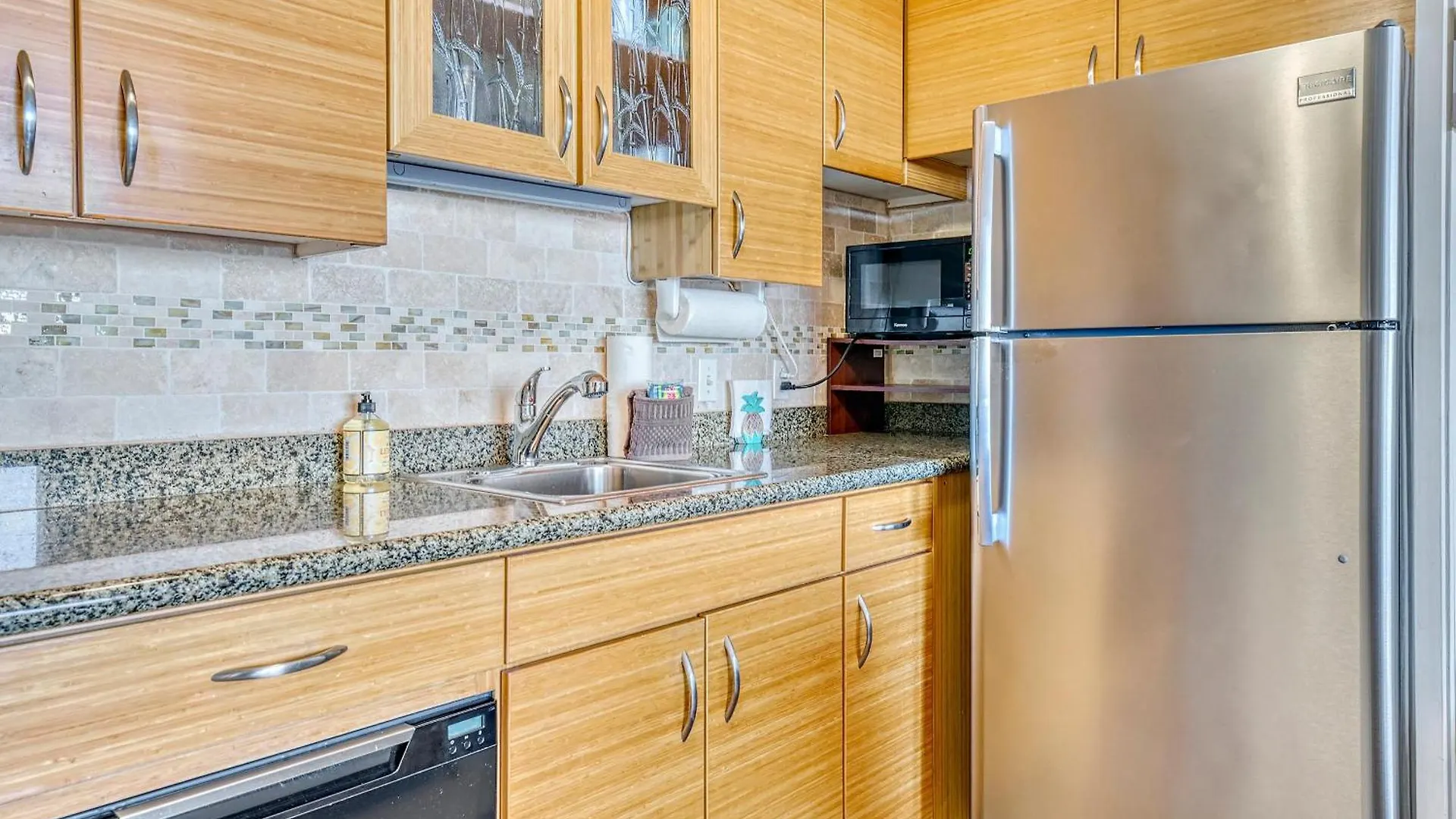 Punahoa 201, Beautiful Renovation, Split Ac Kihei