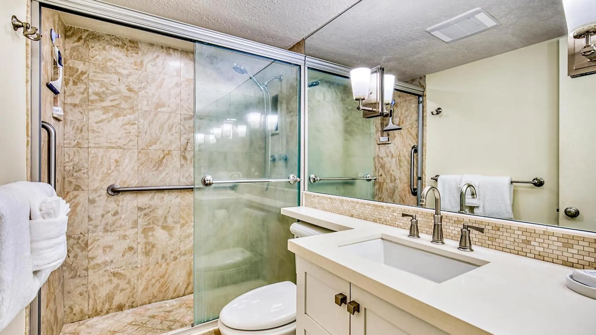 Punahoa 201, Beautiful Renovation, Split Ac Holiday home