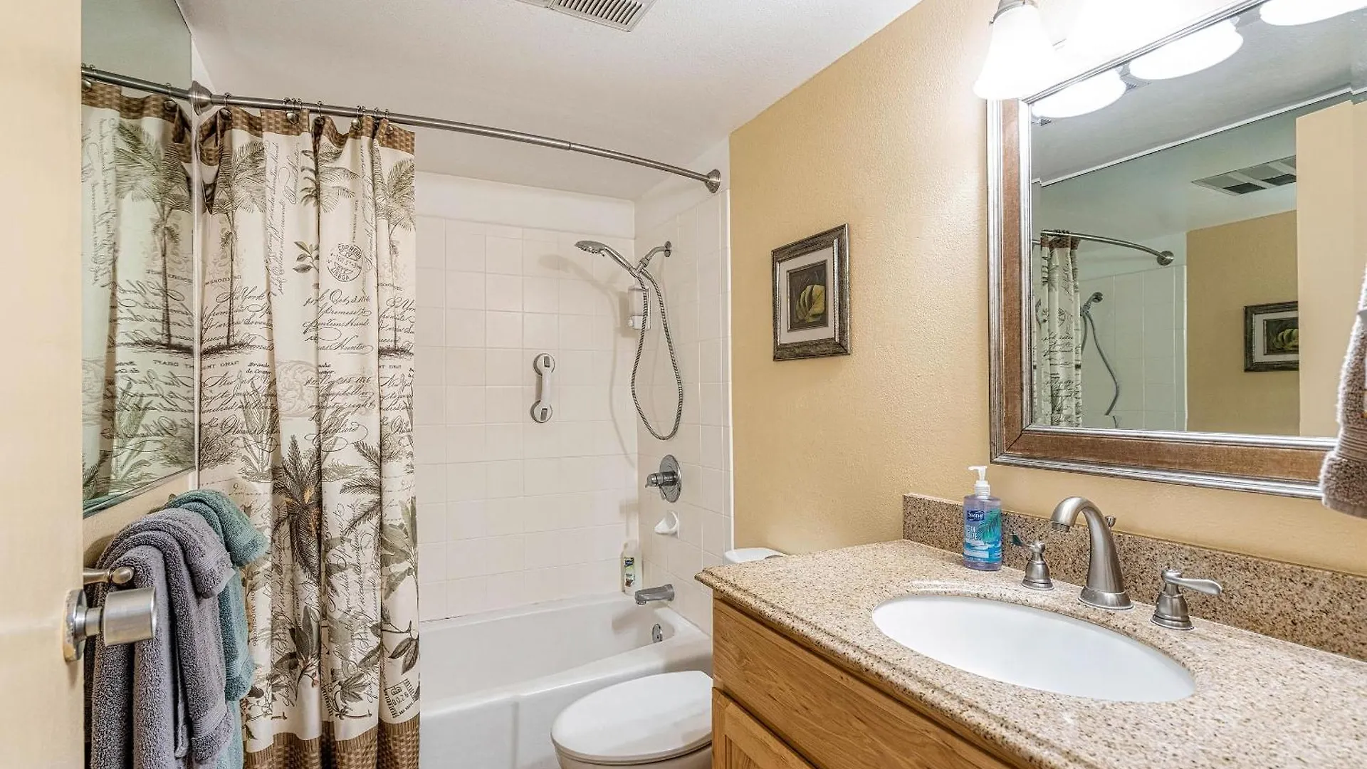 Maalaea Kai 311 - Direct Ocean Front, Split Ac Holiday home *