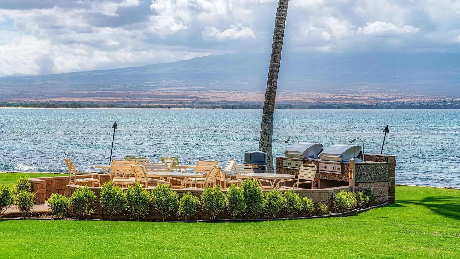 Maalaea Kai 311 - Direct Ocean Front, Split Ac Holiday home Wailuku