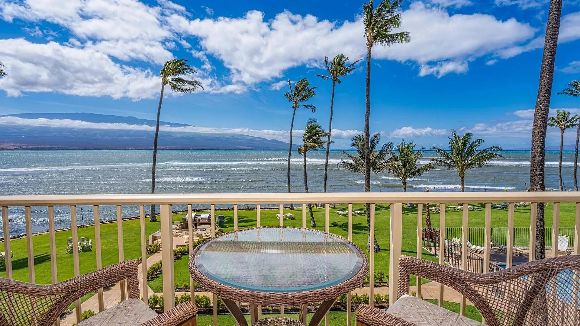 Maalaea Kai 311 - Direct Ocean Front, Split Ac Holiday home *