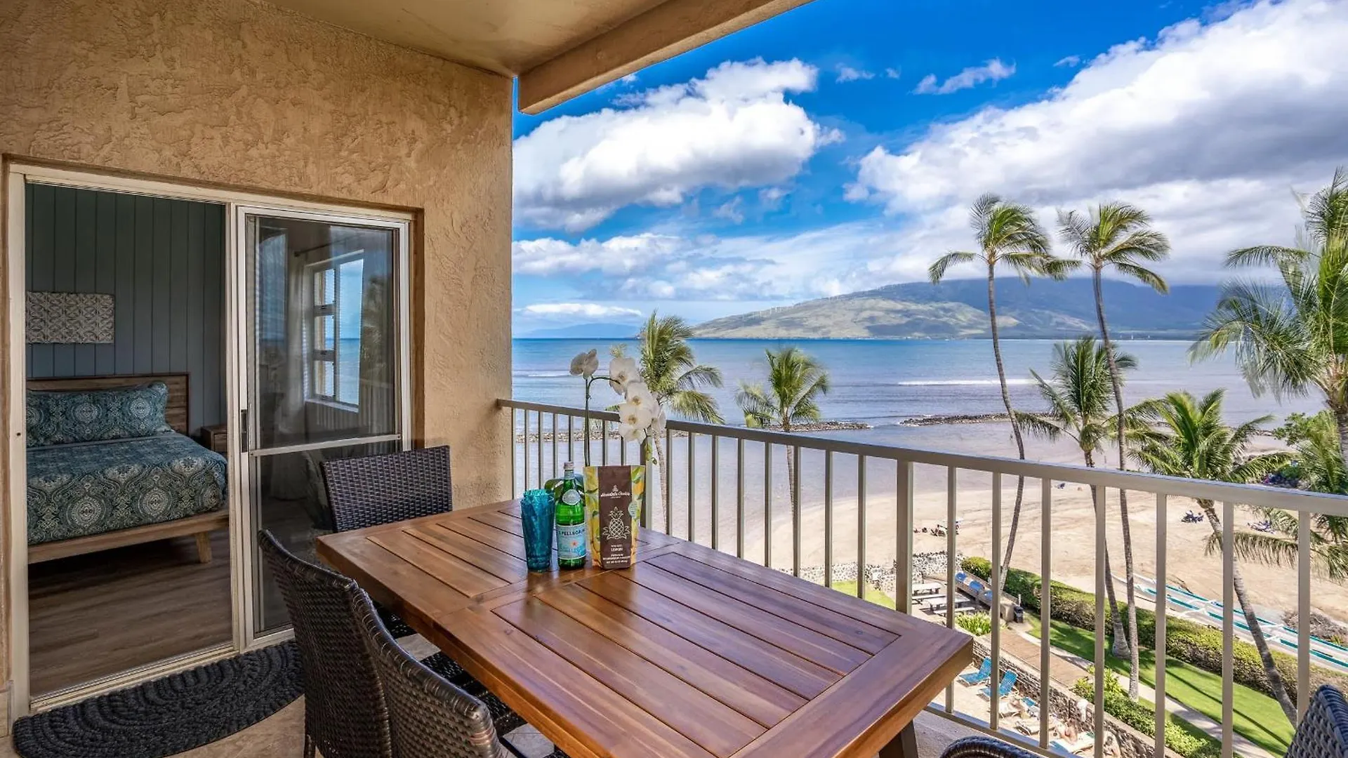 Upscale Oceanfront Penthouse Vistas * Kihei