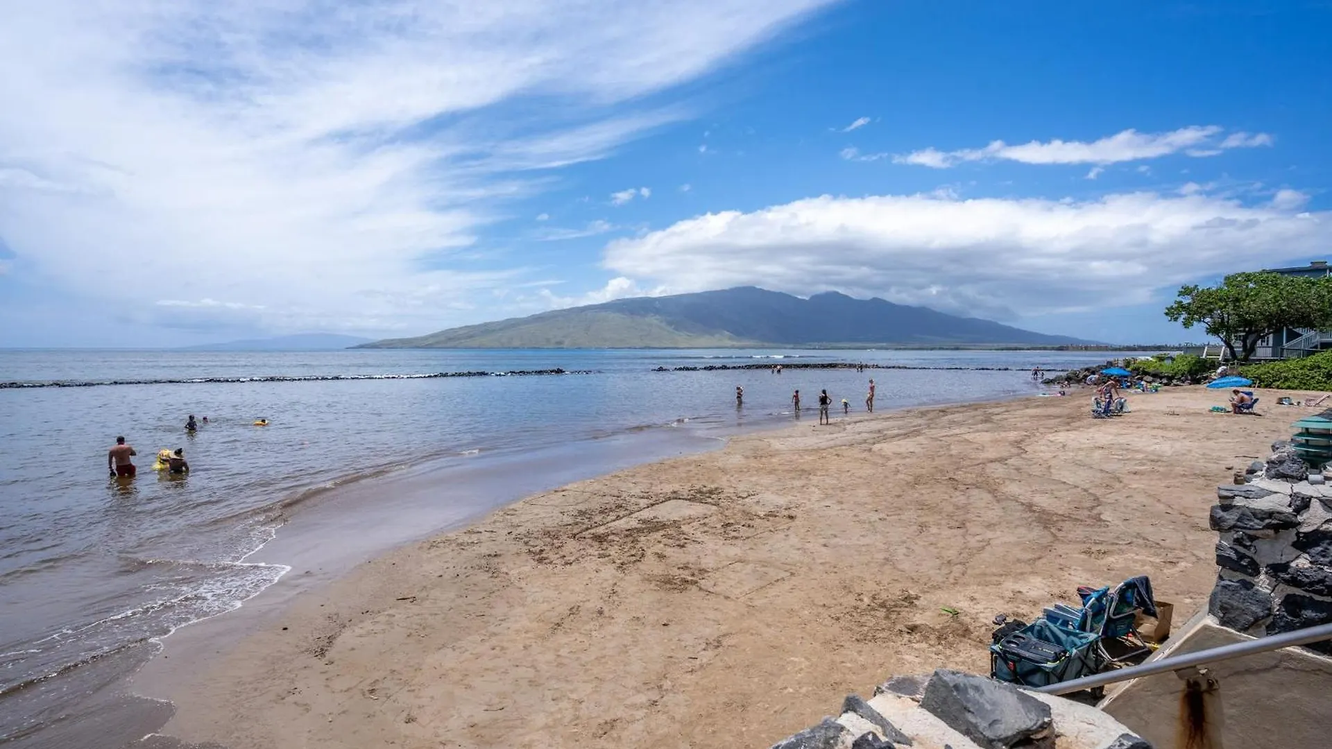 Upscale Oceanfront Penthouse Vistas Apartment Kihei