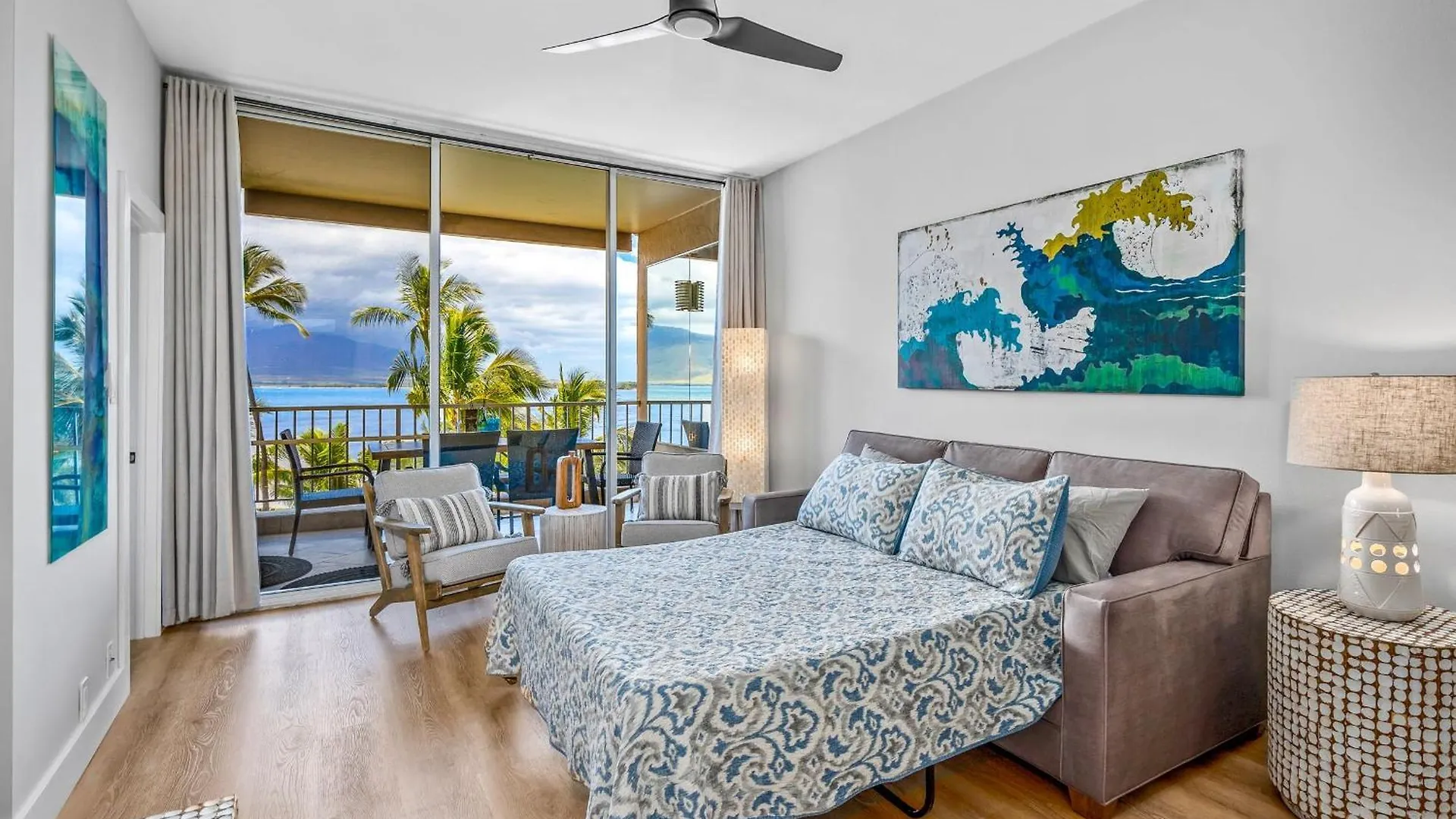 Upscale Oceanfront Penthouse Vistas Apartment