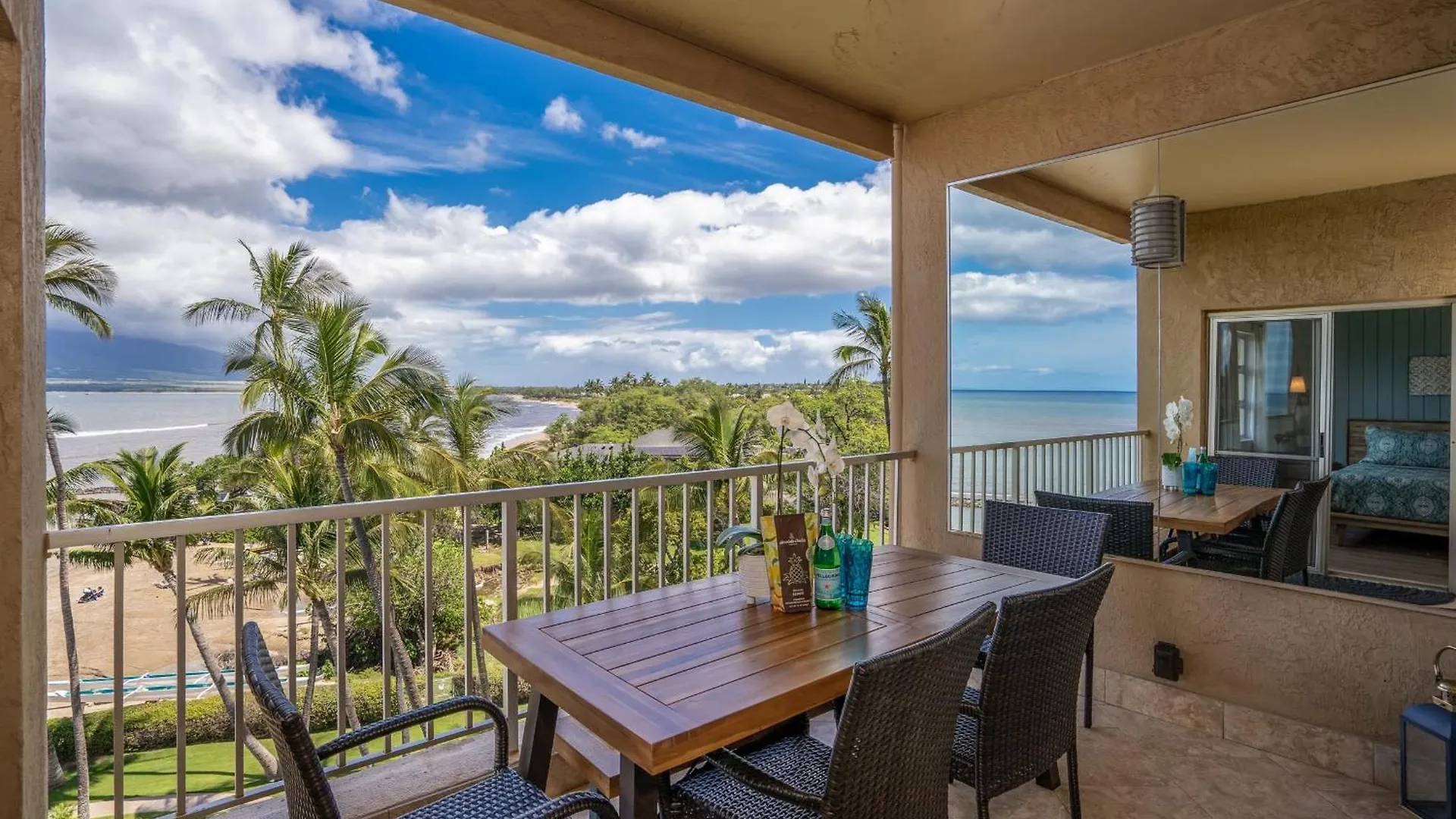Upscale Oceanfront Penthouse Vistas *