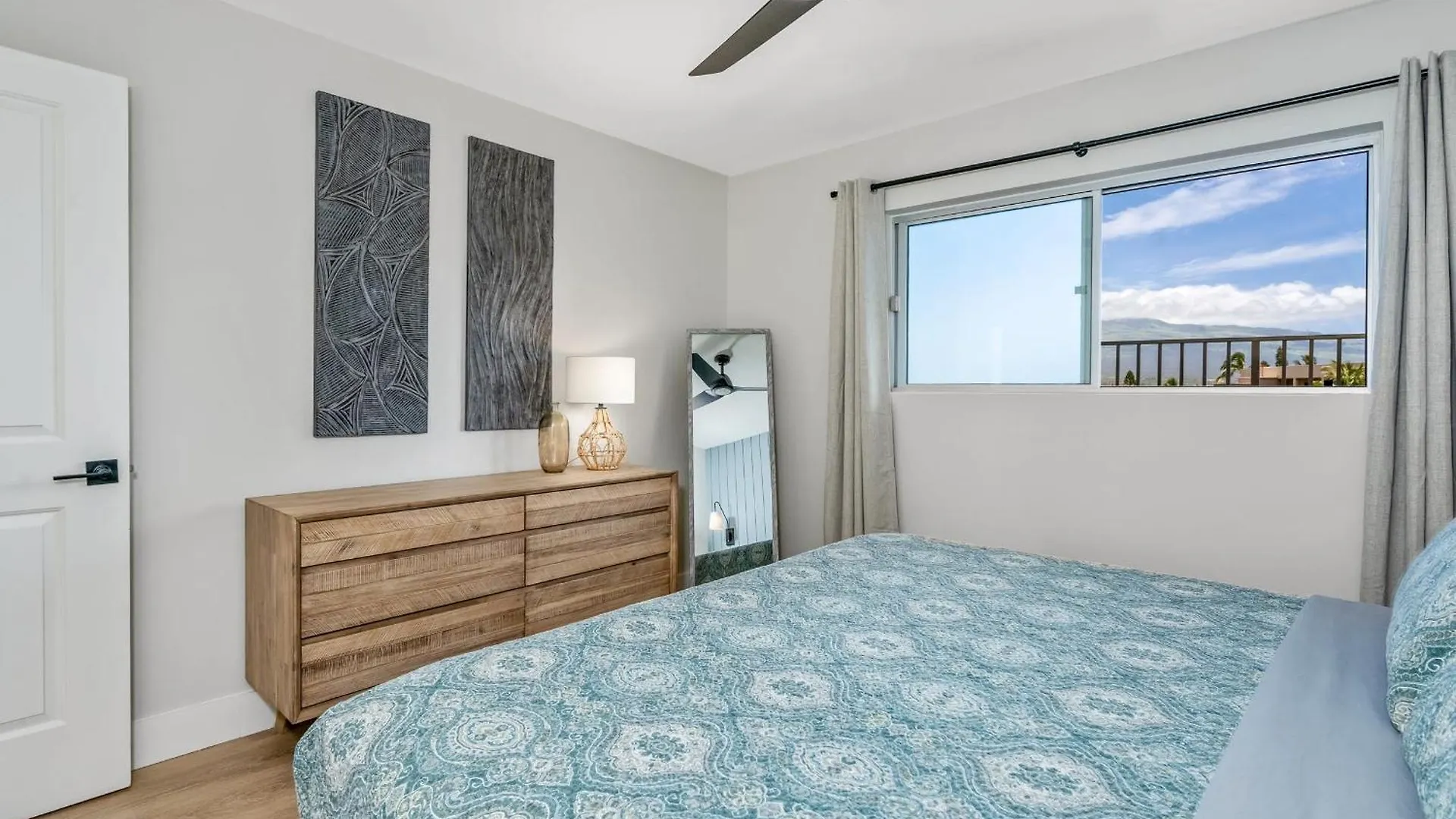 Upscale Oceanfront Penthouse Vistas Kihei