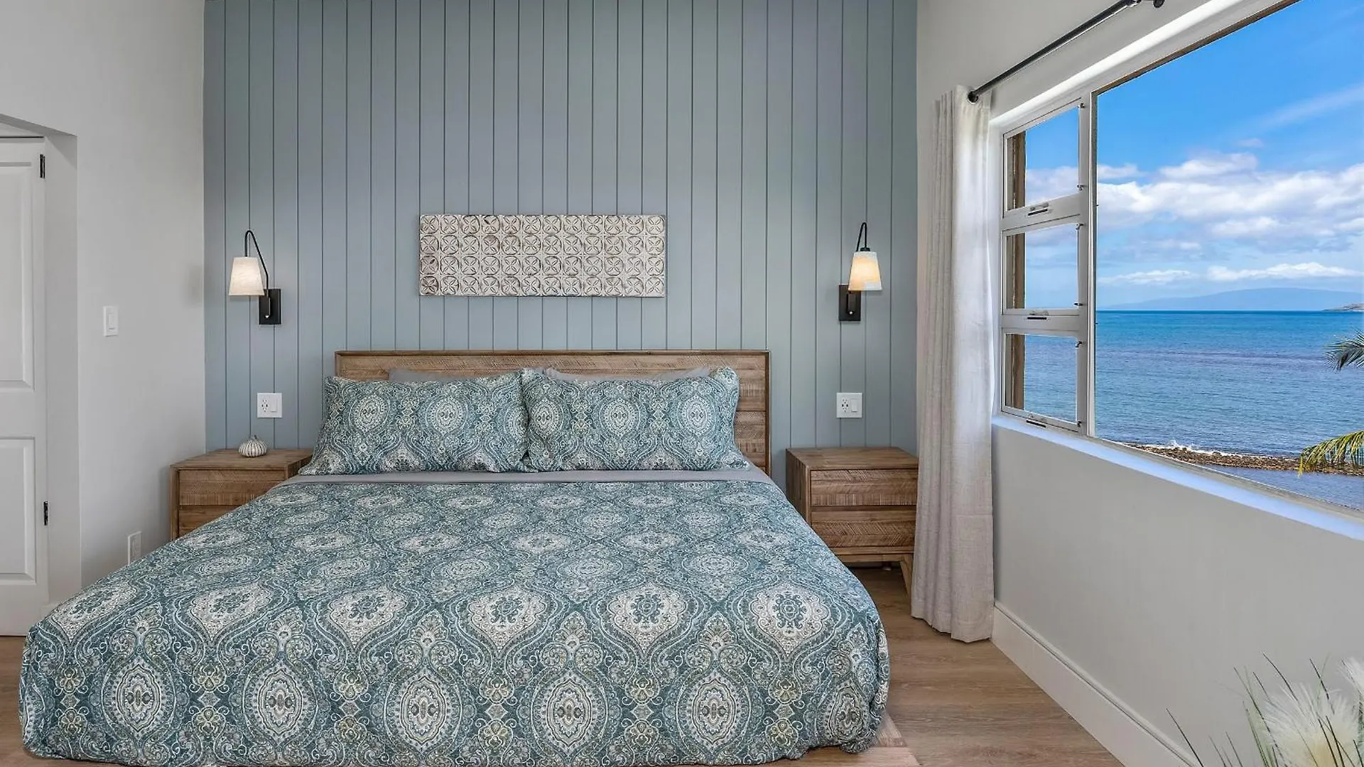 Upscale Oceanfront Penthouse Vistas * Kihei