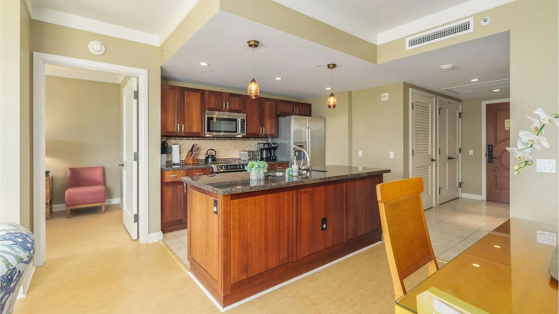 Honua Kai Hokulani 934, Large Lanai, No Carpet, Ac