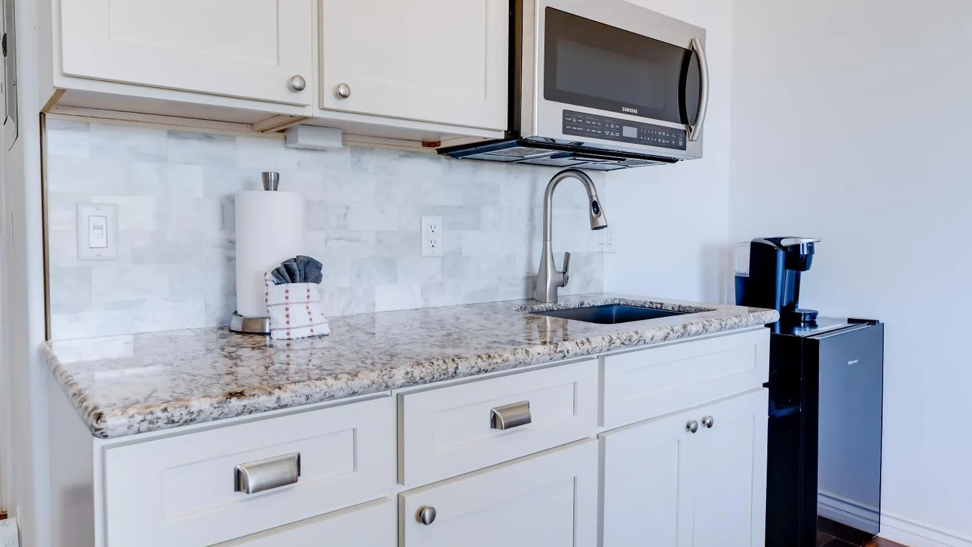 Unit 15 Maui Ohana Modern Apartment Wailuku