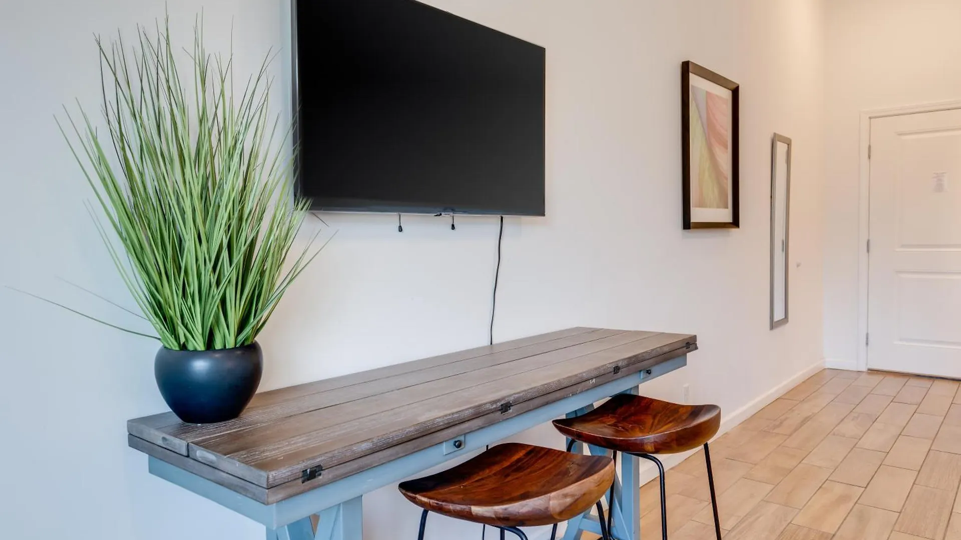 Unit 10 Maui Ohana Modern Apartment Wailuku