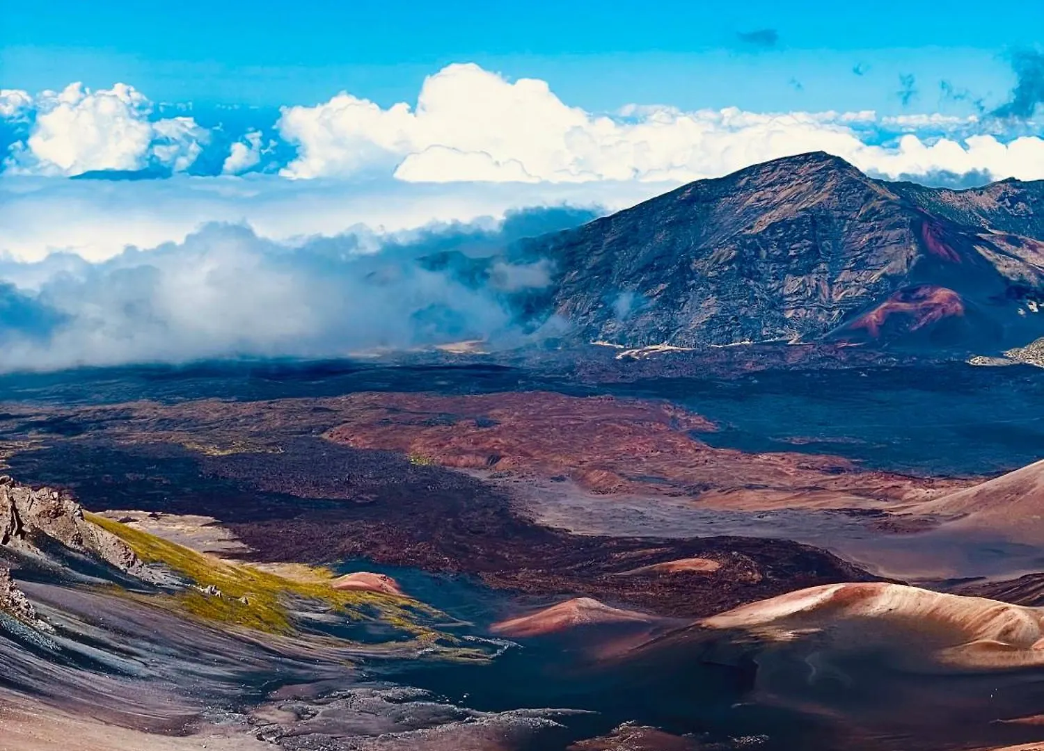 Embark On A Journey Through Maui With Aloha Glamp's Jeep And Rooftop Tent Allows To Discover Diverse Campgrounds, Unveiling The Island's Beauty From Unique Perspectives Each Day Роскошный шатер