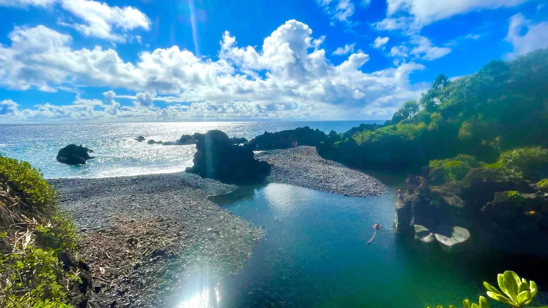 Embark On A Journey Through Maui With Aloha Glamp's Jeep And Rooftop Tent Allows To Discover Diverse Campgrounds, Unveiling The Island's Beauty From Unique Perspectives Each Day *