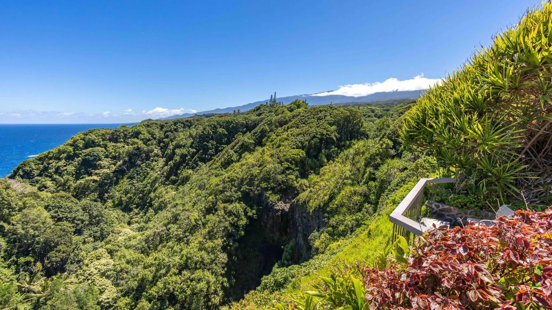 Cliff House With Ocean Views In Haiku, Maui Jungle Villa