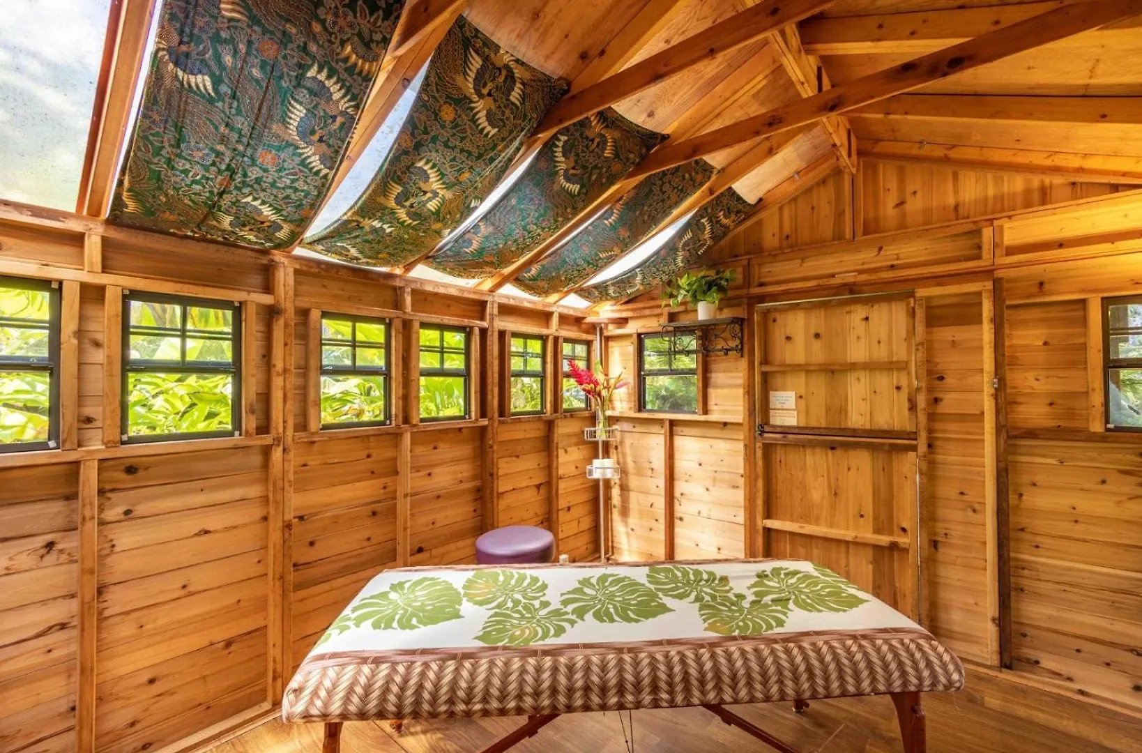 Farm stay Gardenia On Tropical Lush Farm In Haiku, Maui *