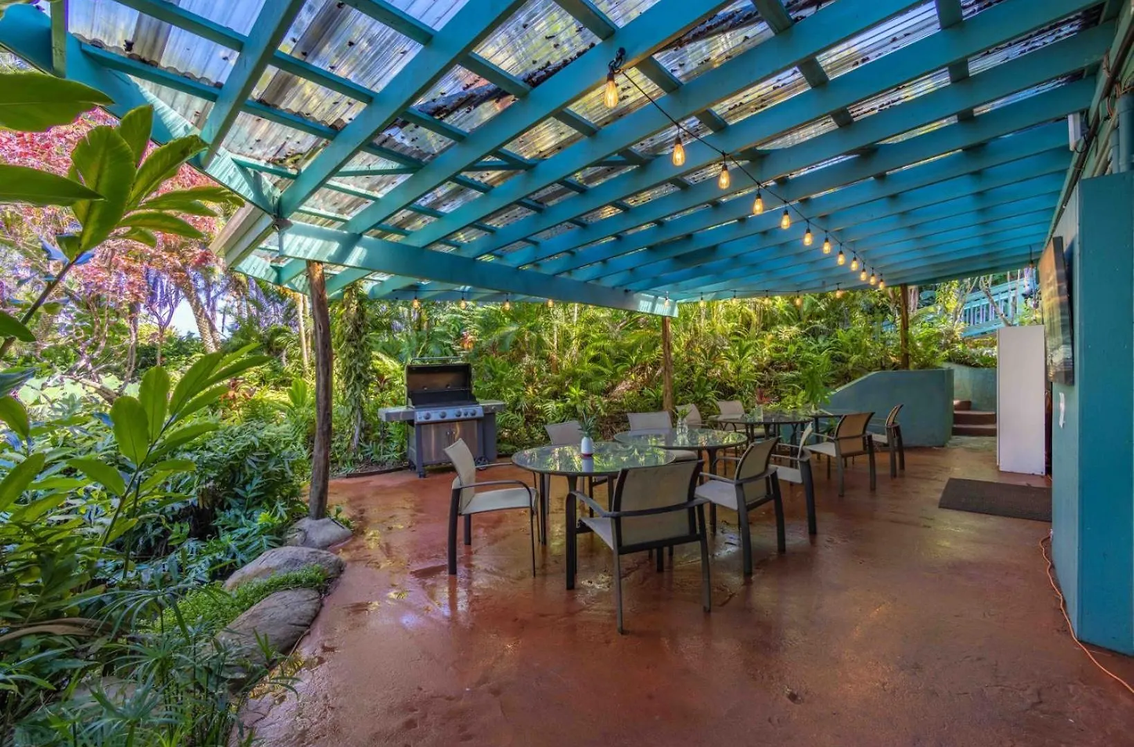 Gardenia On Tropical Lush Farm In Haiku, Maui Farm stay