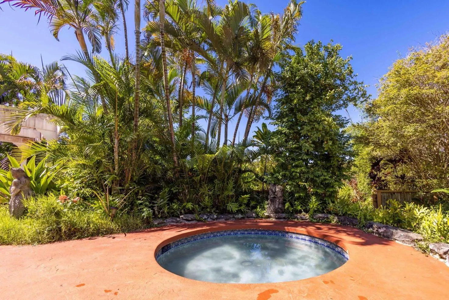 Gardenia On Tropical Lush Farm In Haiku, Maui Farm stay Huelo