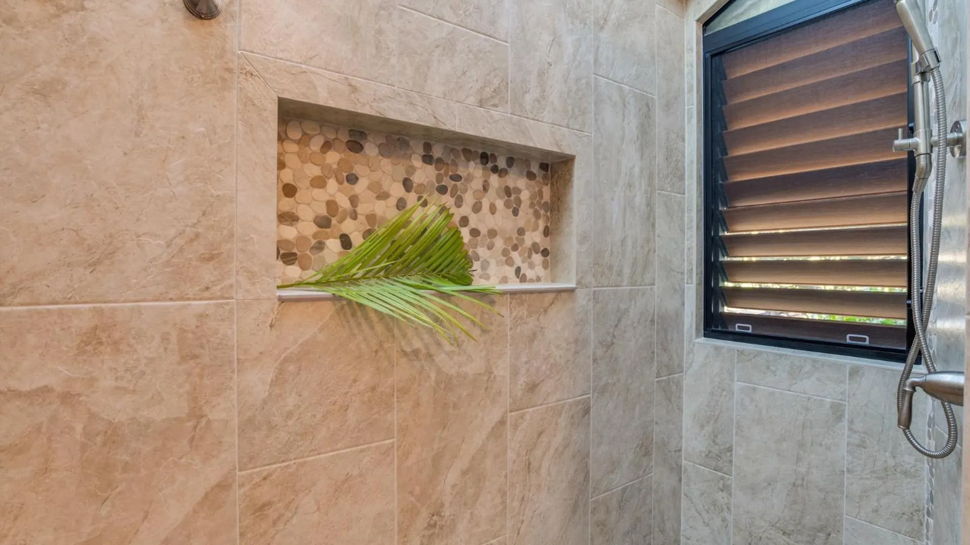 Outrigger 1a2 * Kahana