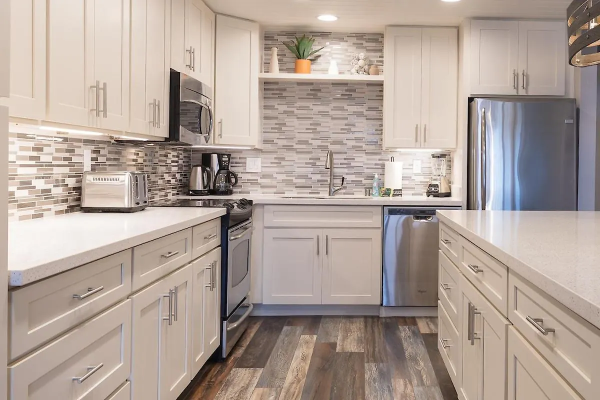 **newly Remodeled** Steps To Kamaole 3 Beach! *