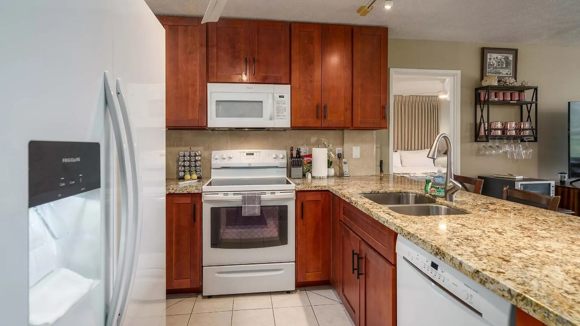 Haleakala Shores A-302 - Stunning Ocean View Holiday home
