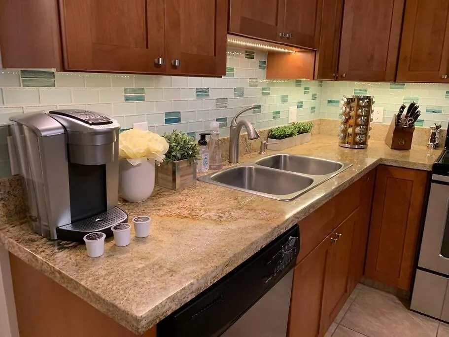 Apartment Luxury Suite, Pool, Walk To *