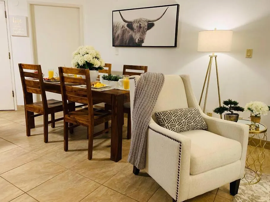 Luxury Suite, Pool, Walk To