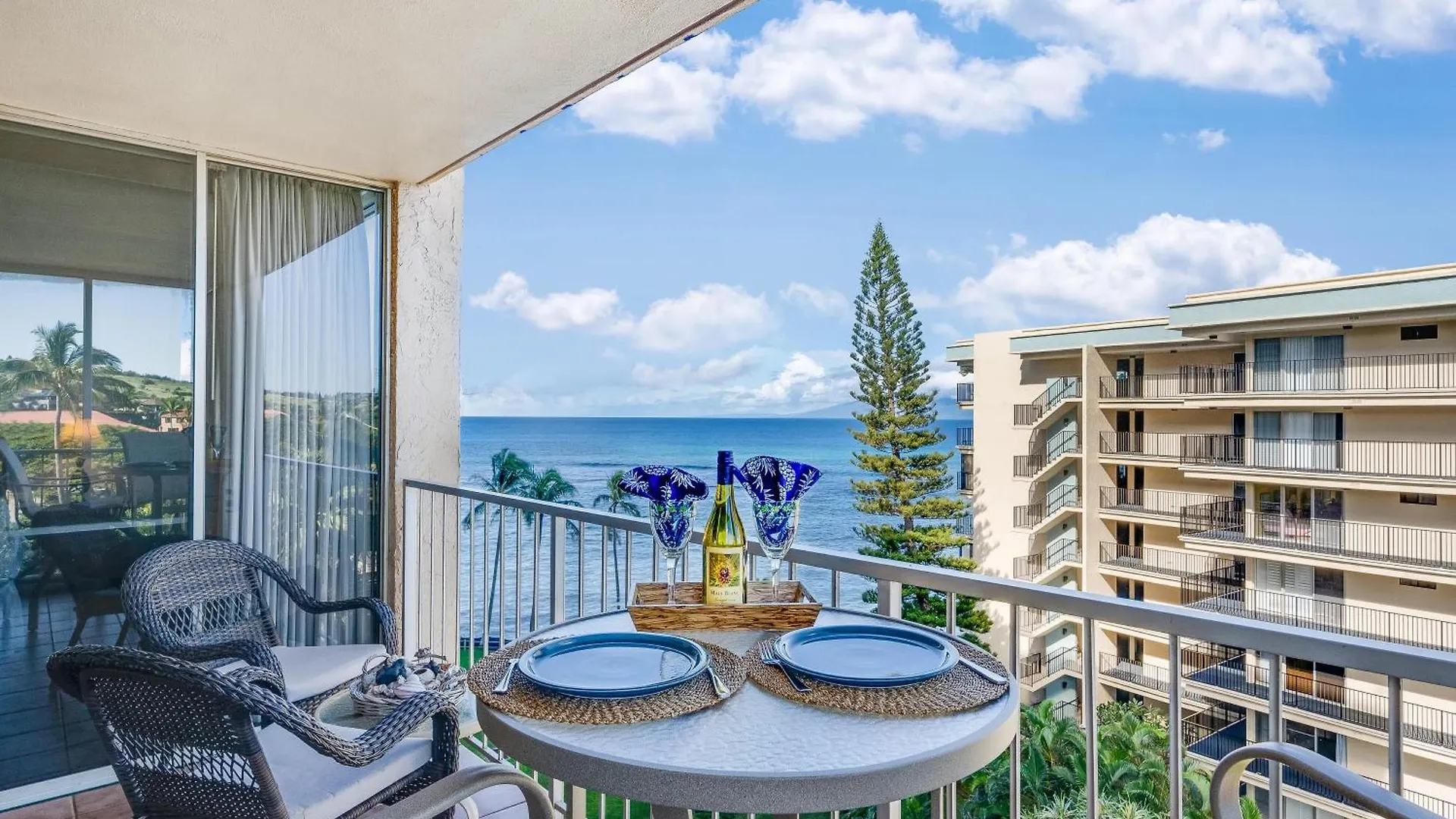 Royal 701 * Kahana