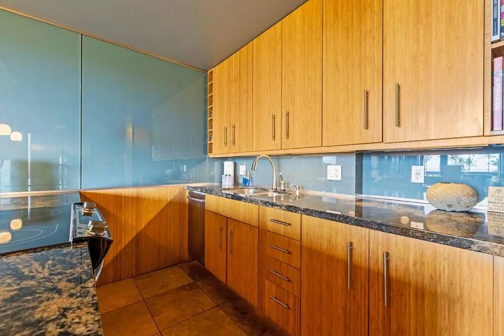 Maui Vista 1312- Front Row Eclectic Updated Oceanview S