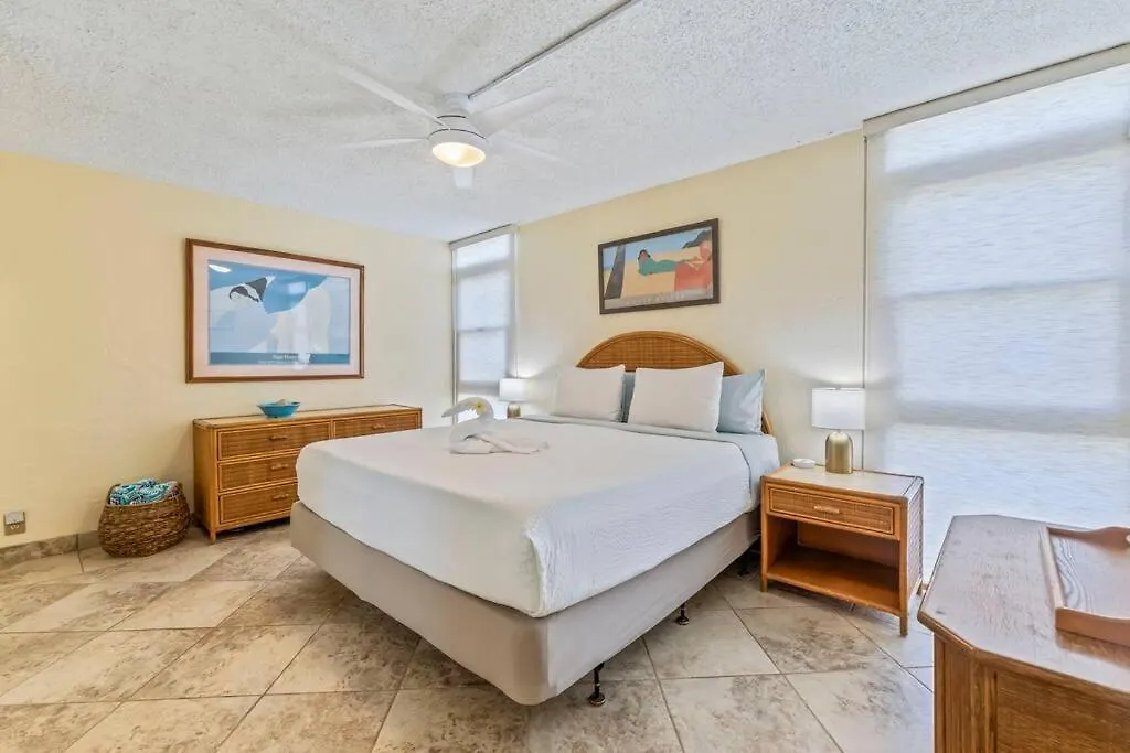 Nani Kai Hale 208- Beachfront 1 Bedroom 2 Bathroom Condo, Oceanview Apartment Kihei